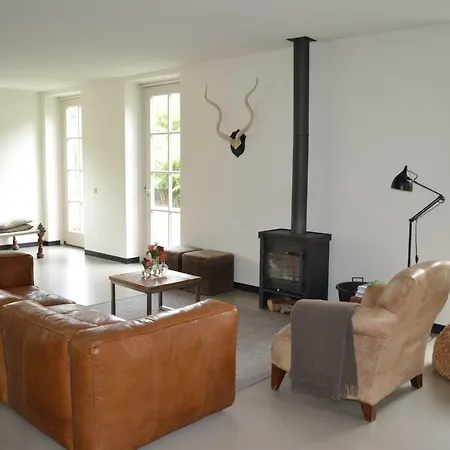 Spacious House Near Coast And City 빌라