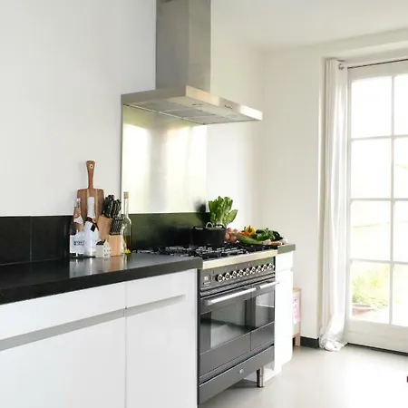 Spacious House Near Coast And City 빌라 바세나르