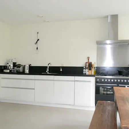 빌라 Spacious House Near Coast And City 바세나르