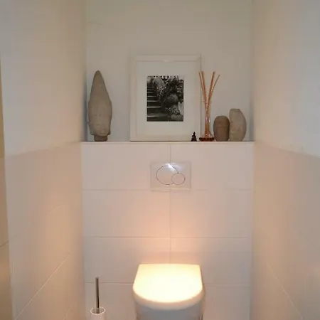 빌라 Spacious House Near Coast And City *
