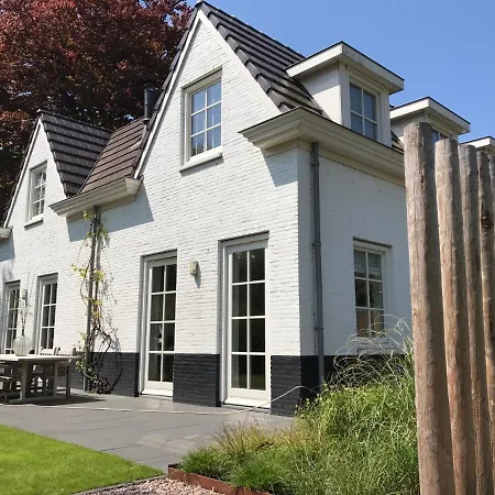 Spacious House Near Coast And City 빌라 *