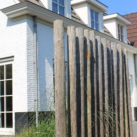 빌라 Spacious House Near Coast And City 바세나르